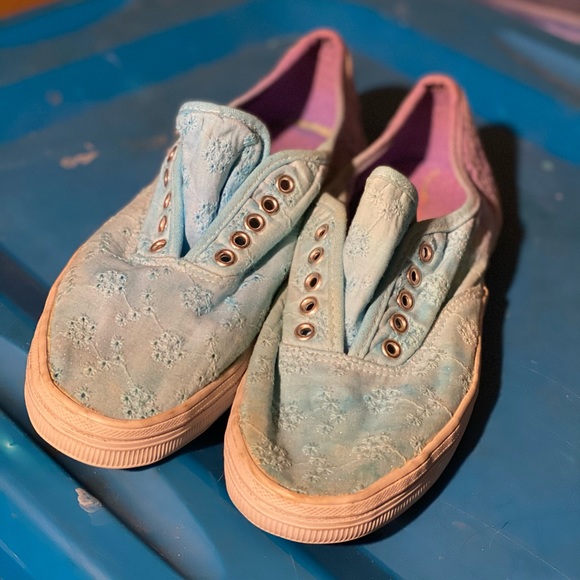 Homemade tye dyed canvas shoes. - Picture 1 of 4